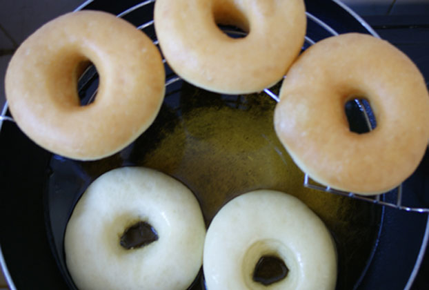 step-frying-donat