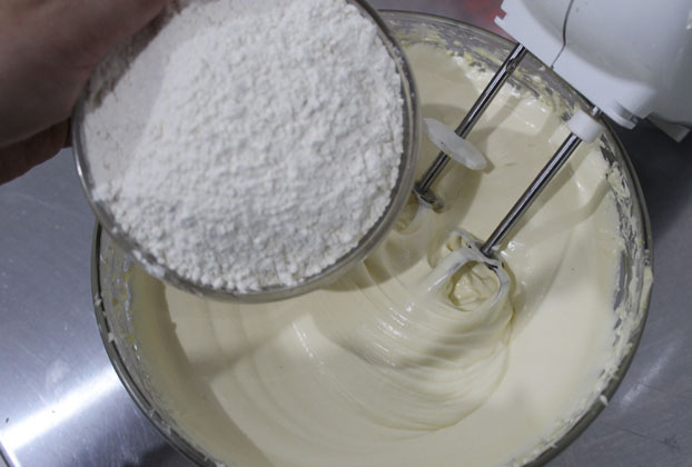 step1-mikser-cake